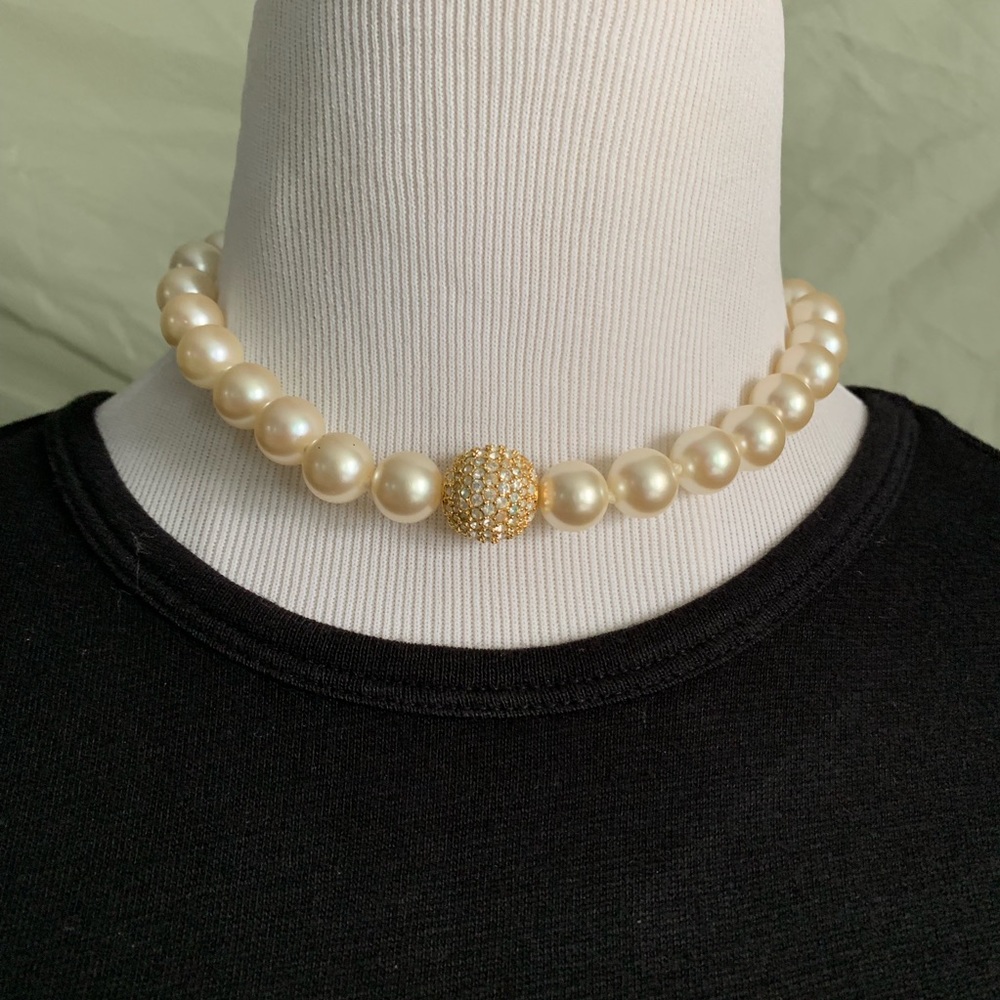Choker necklace